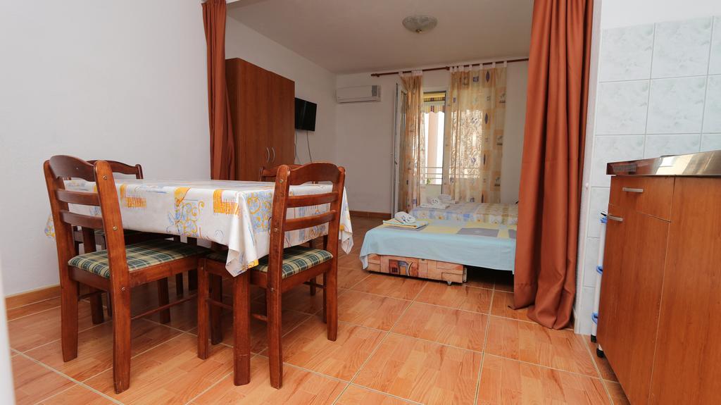 Apartments Antoneta Макарска Экстерьер фото